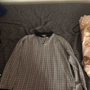 Off gray long sleeve collared shirt